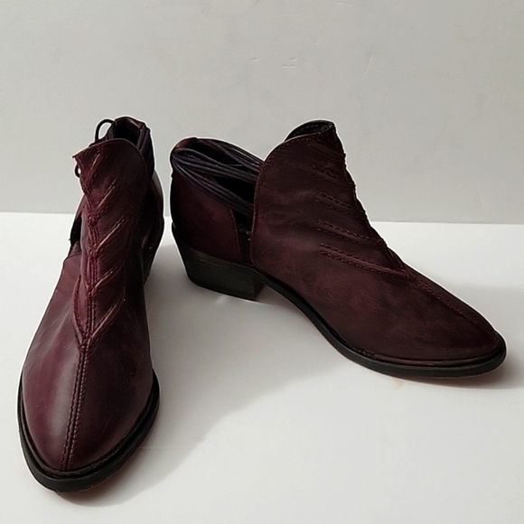 NWOB FREE PEOPLE Southern Cross Bootie Size 37 Cordovan Purple